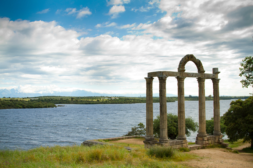 Restos Puerta Romana de Augustobriga en Geoparque-Villuercas